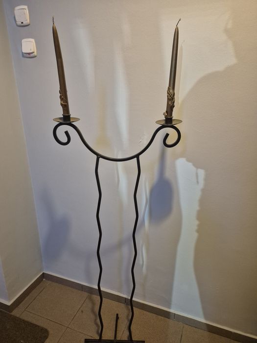 Świecznik metalowy wysoki  stojący