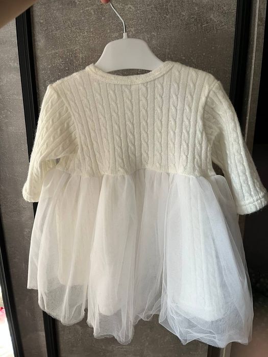 Біле плаття на дівчинку