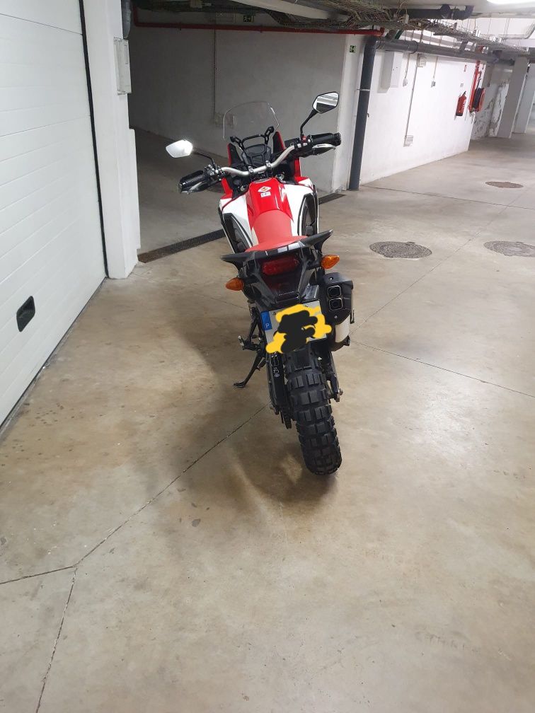 Africa twin 1000 ( mota reservada )