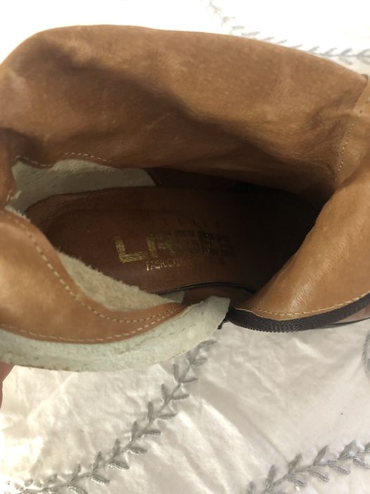 Bota compensada camel