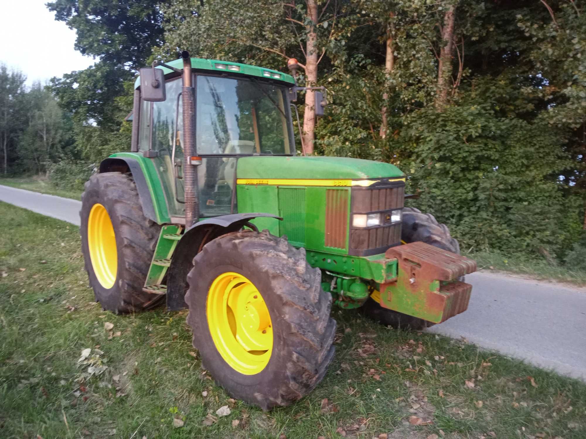 John Deere 6610 z 2001 roku