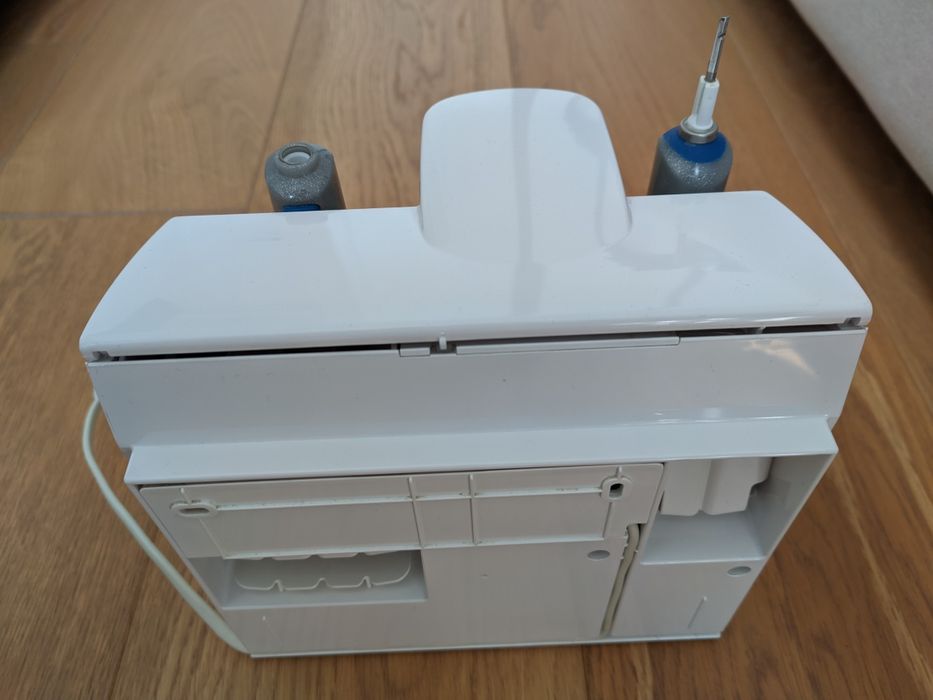 Oral-B 8500 DLX Professional Care - baza, szczoteczka, irygator