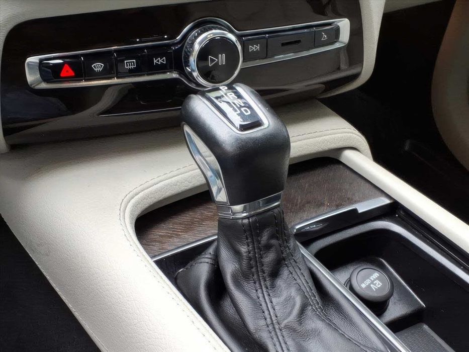 Volvo XC90 T6 Momentum      2019