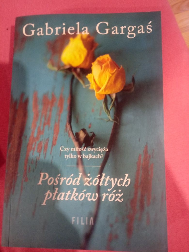 Literatura kobieca Gargaś "ppośród pożółkłych płatków róż"