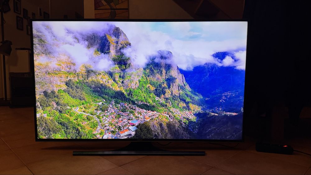 TV Samsung 55" 4K (UE55JU6400K) – Para Peças/Reparação