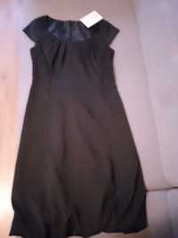 czarna sukienka z krótkim rękawem