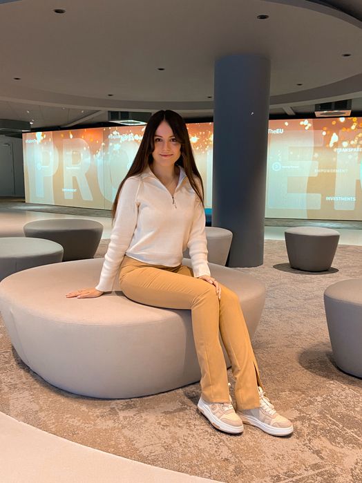 Теплий жіночий светр кольору айворі українського бренду Stimma