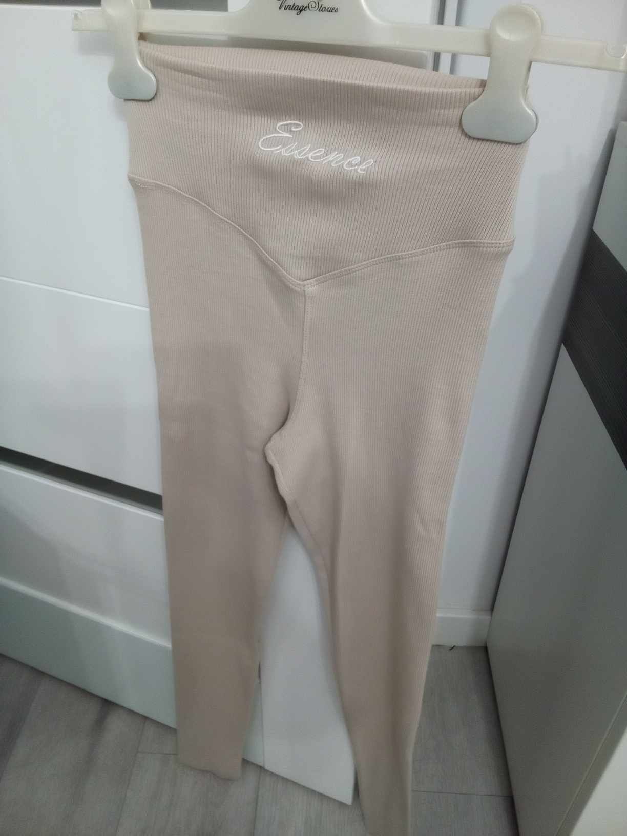 Legginsy prążek kolor beż