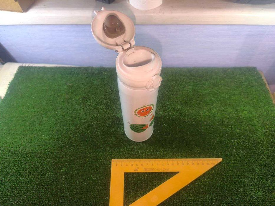 Термос дівчячій 0,5 литра , стан нового.