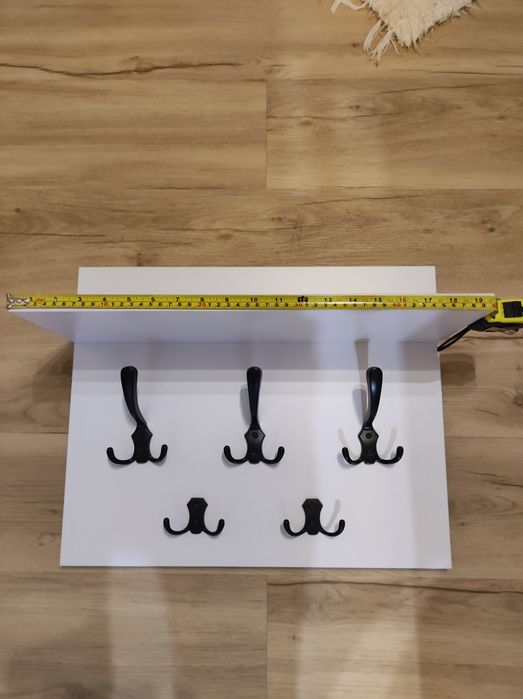 Sprzedam delikatny, stylowy wieszak na ubrania