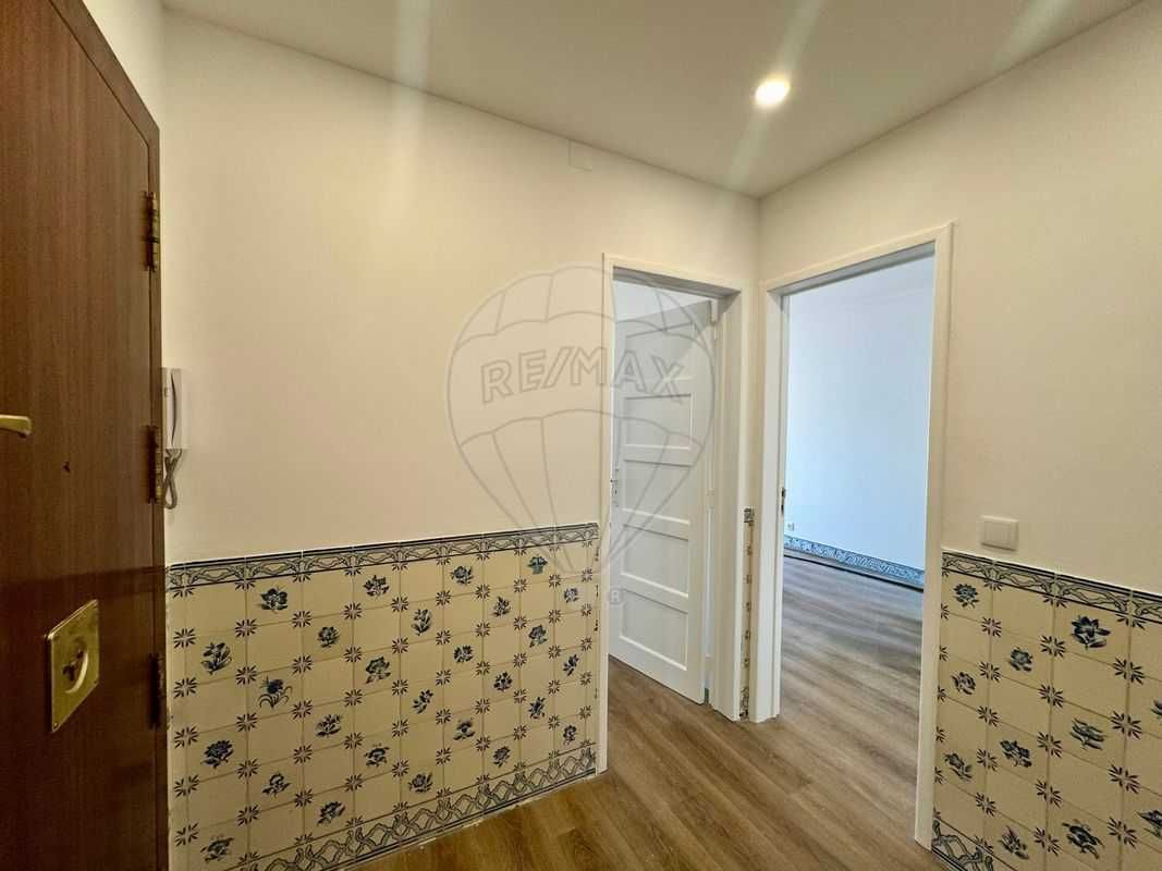 T2 + 1 no centro de Loures remodelado - BAIXA DE PREÇO