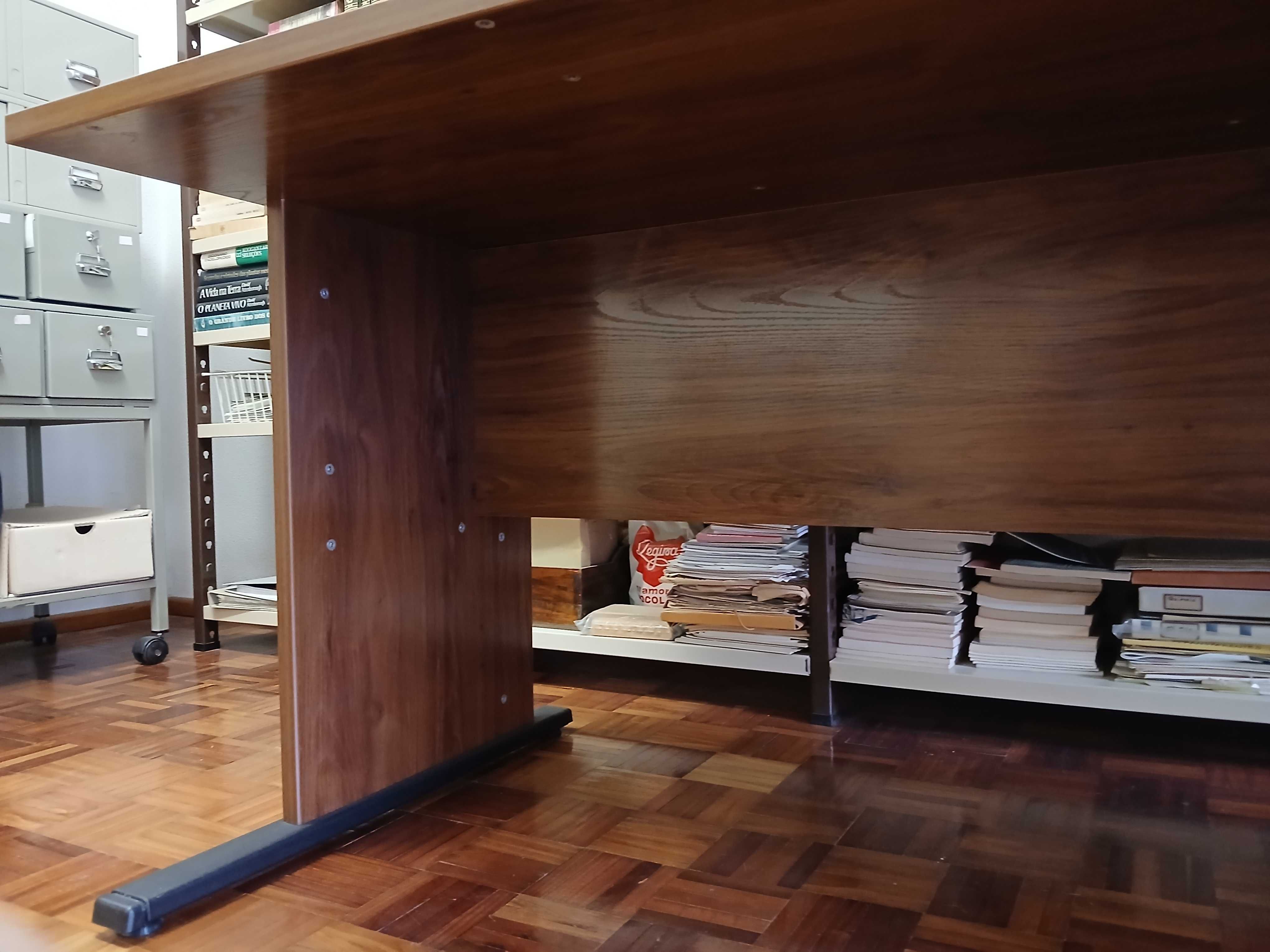 Secretaria de escritorio grande - Linhas simples - Solida