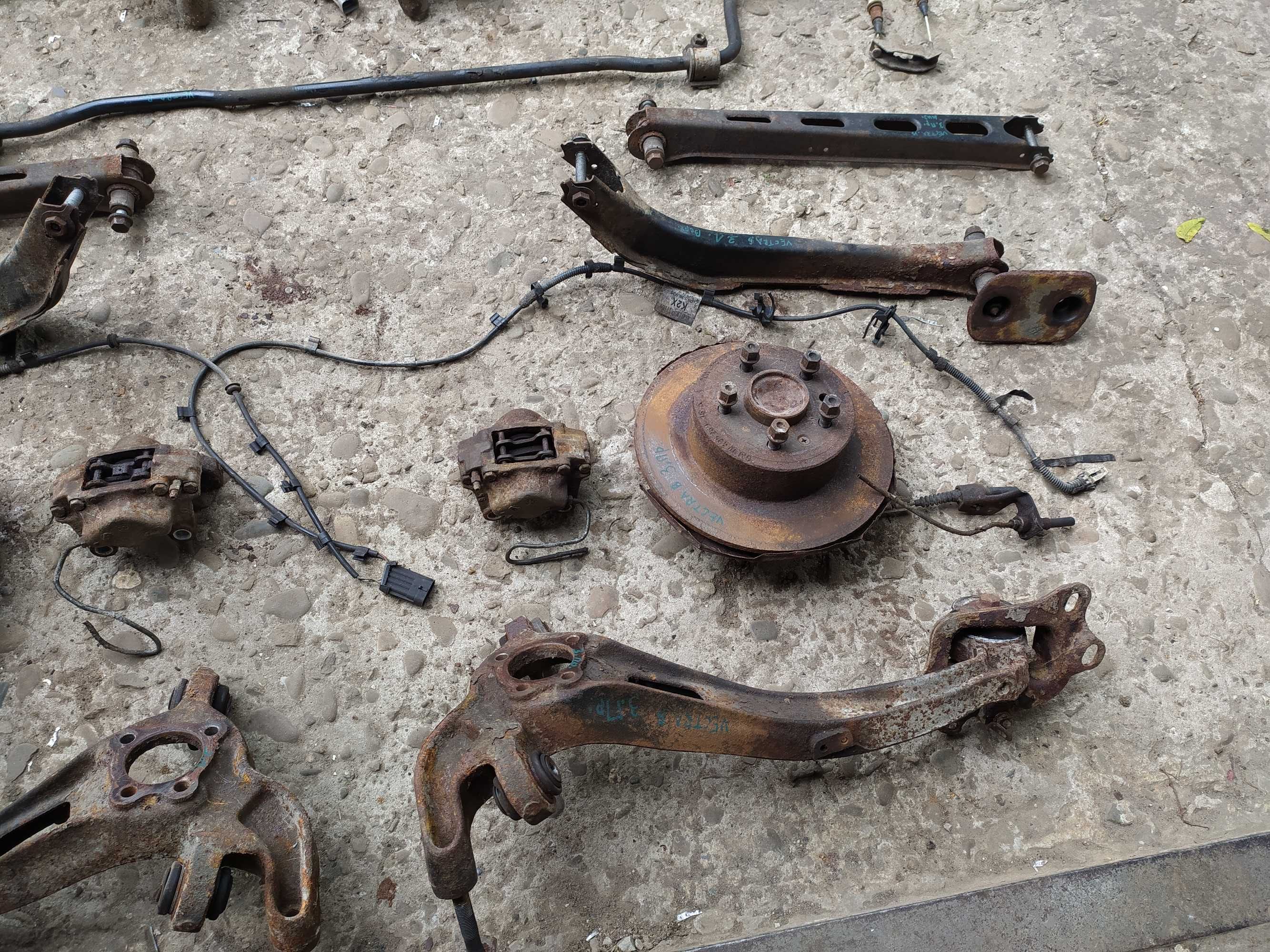 Задні ступиці Opel Vectra B. ричаги, балка, супорти .можна на прицеп