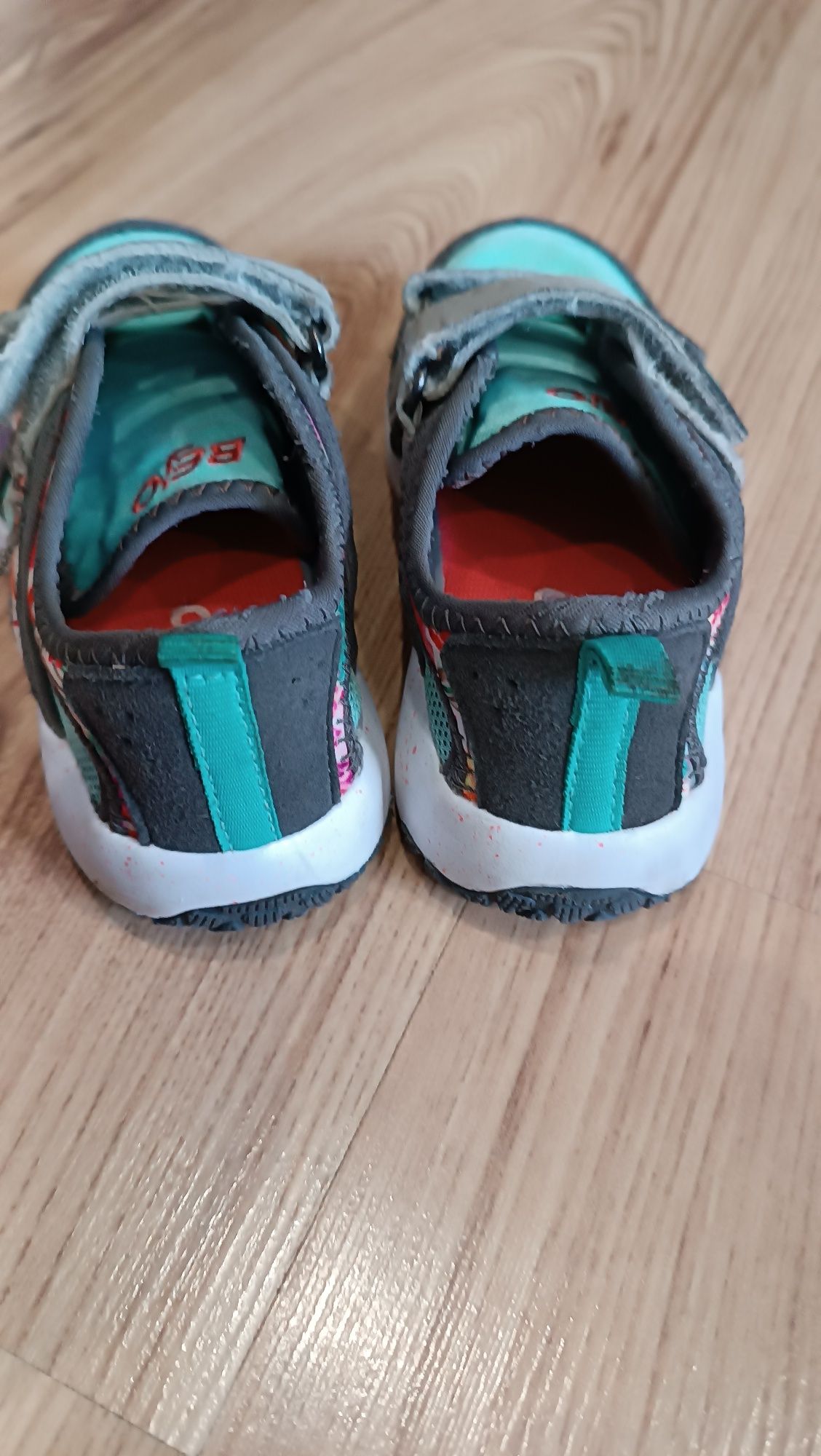 Buty sportowe dla dziewczynki Bejo r..26/27