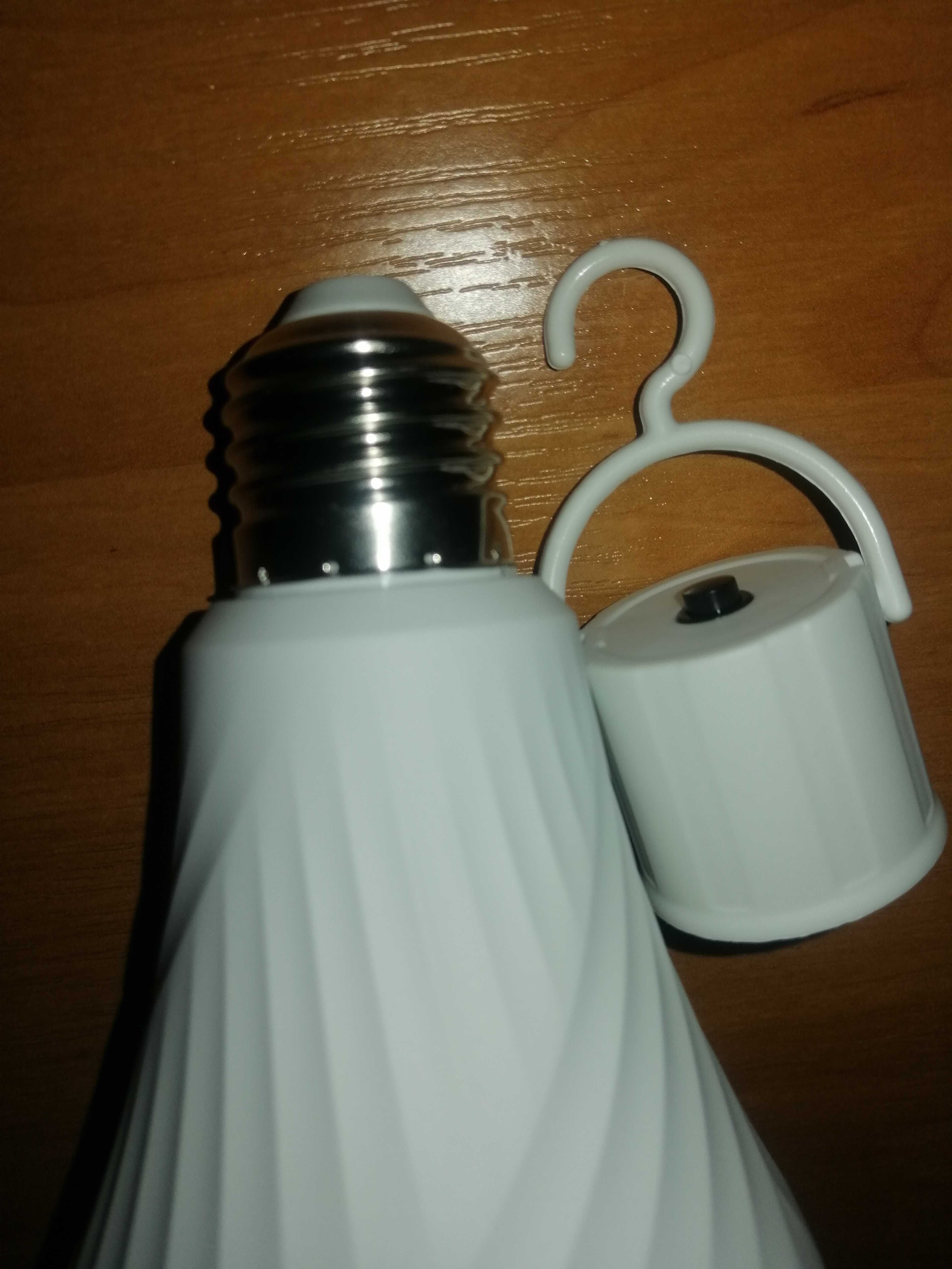 Светодиодная лампа с аккумулятором + патрон с крючком