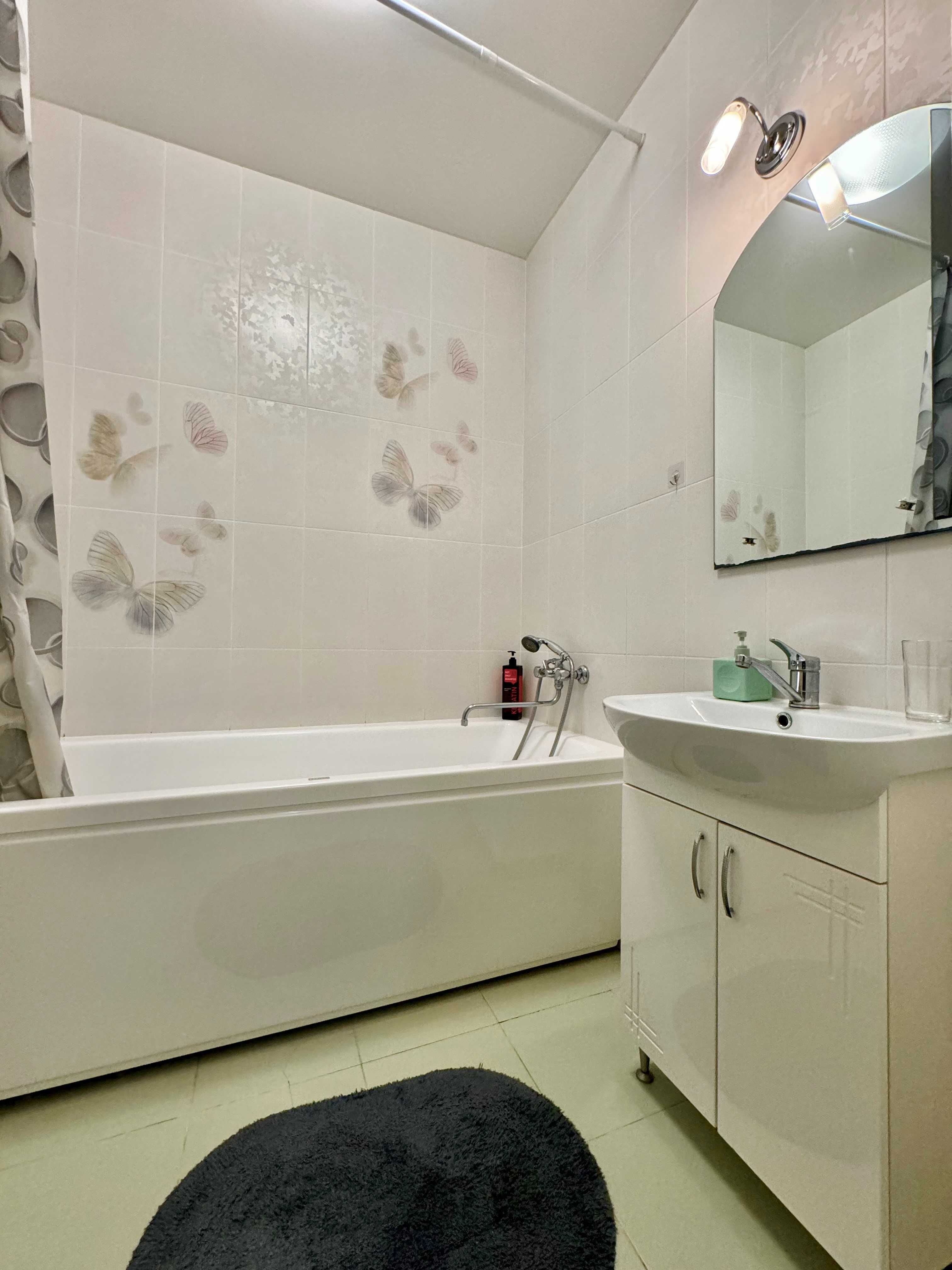 ApartPoltavaСВІТЛІ апарт.80м2 ,ОКРЕМІ кімн, НОВОБУДОВА.Центр.ЧЕК банк.