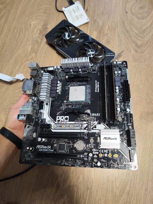 Материнська плата ASRock b350m pro4 + 16gb ddr4 am4