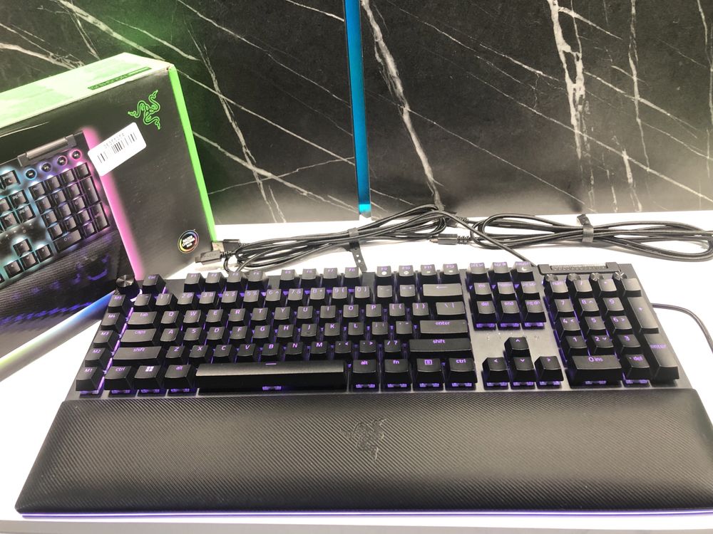 Клавіатура razer blackwidow v4 pro