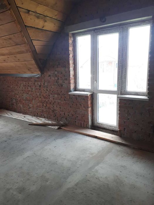 Продаж будинку з ділянкою