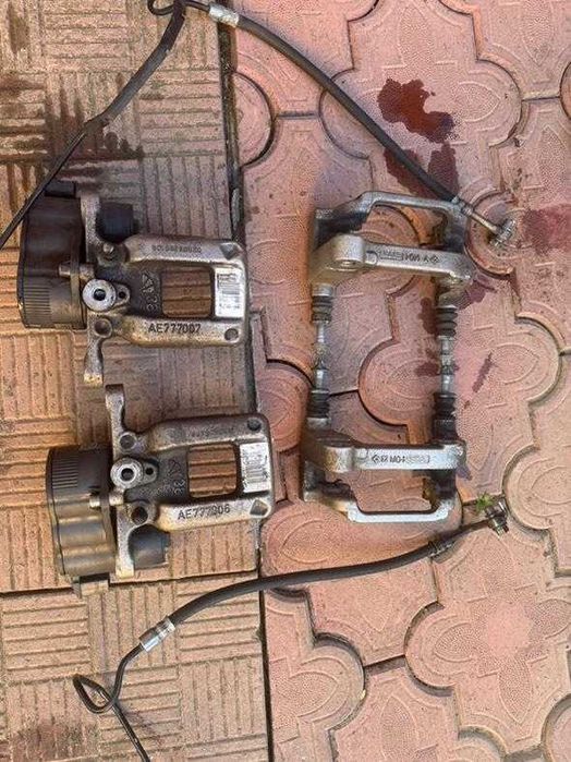 Комплект тормозних супортів задня вісь Peugeot 308 || SW 1.6d