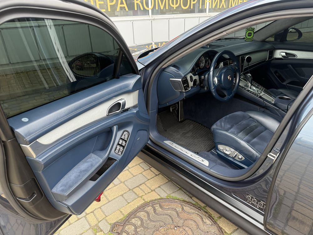 Porsche panamera GTS 4.8 2012