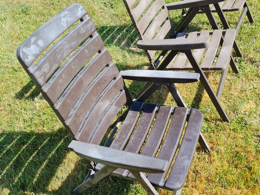 Trzy krzesła ogrodowe z regulacją oparcia