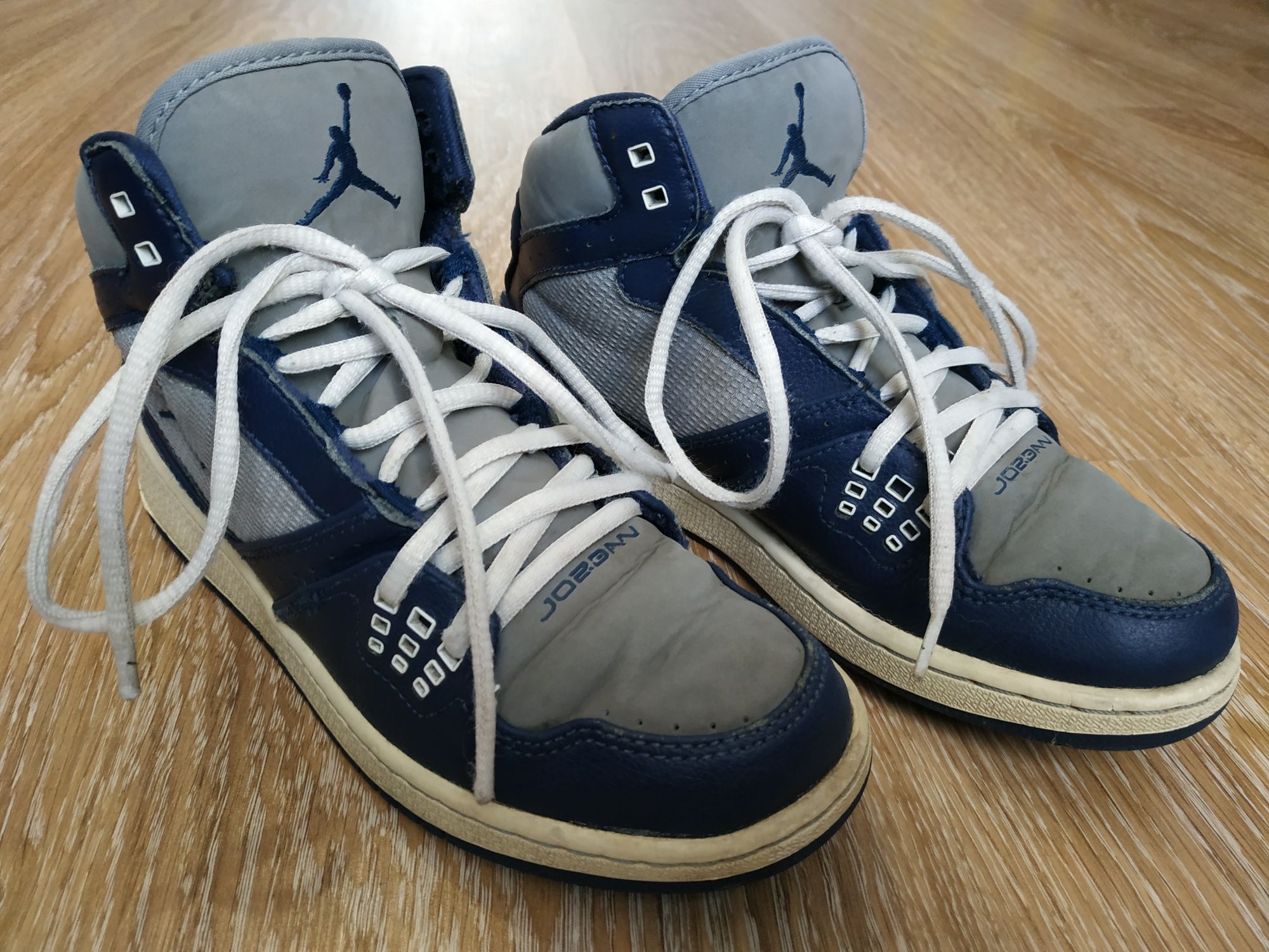 Фирменные кроссовки NIKE Jordan в отличном состоянии!!!