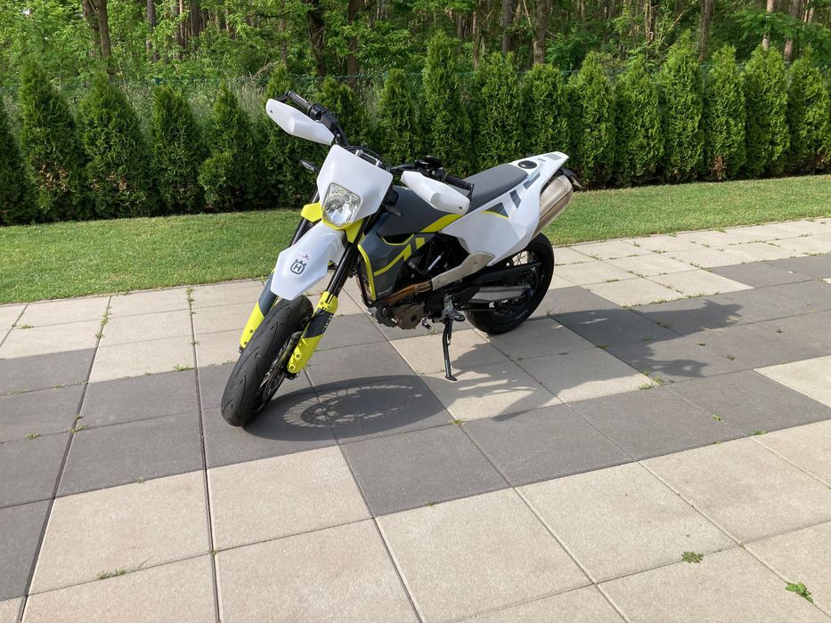 Husqvarna 701 supermoto