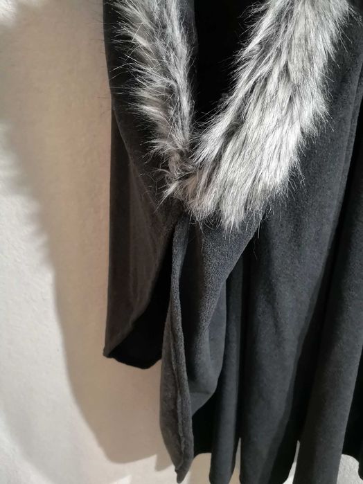 Poncho peleryna narzuta narzutka futerko okrycie damskie z futerkiem