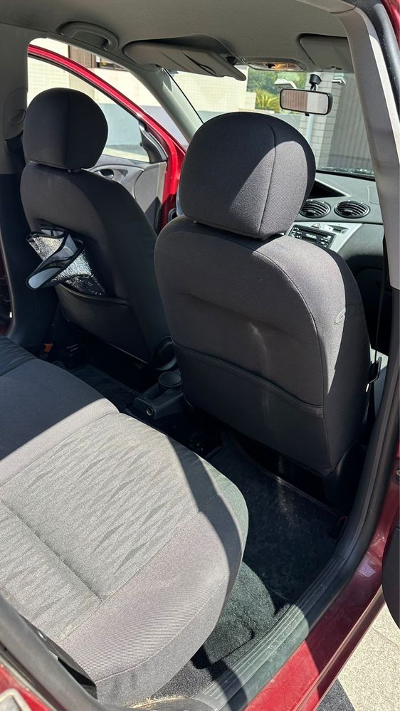 Ford Focus 1.4 Gasolina 5 portas – 2003 – 90.000 km
