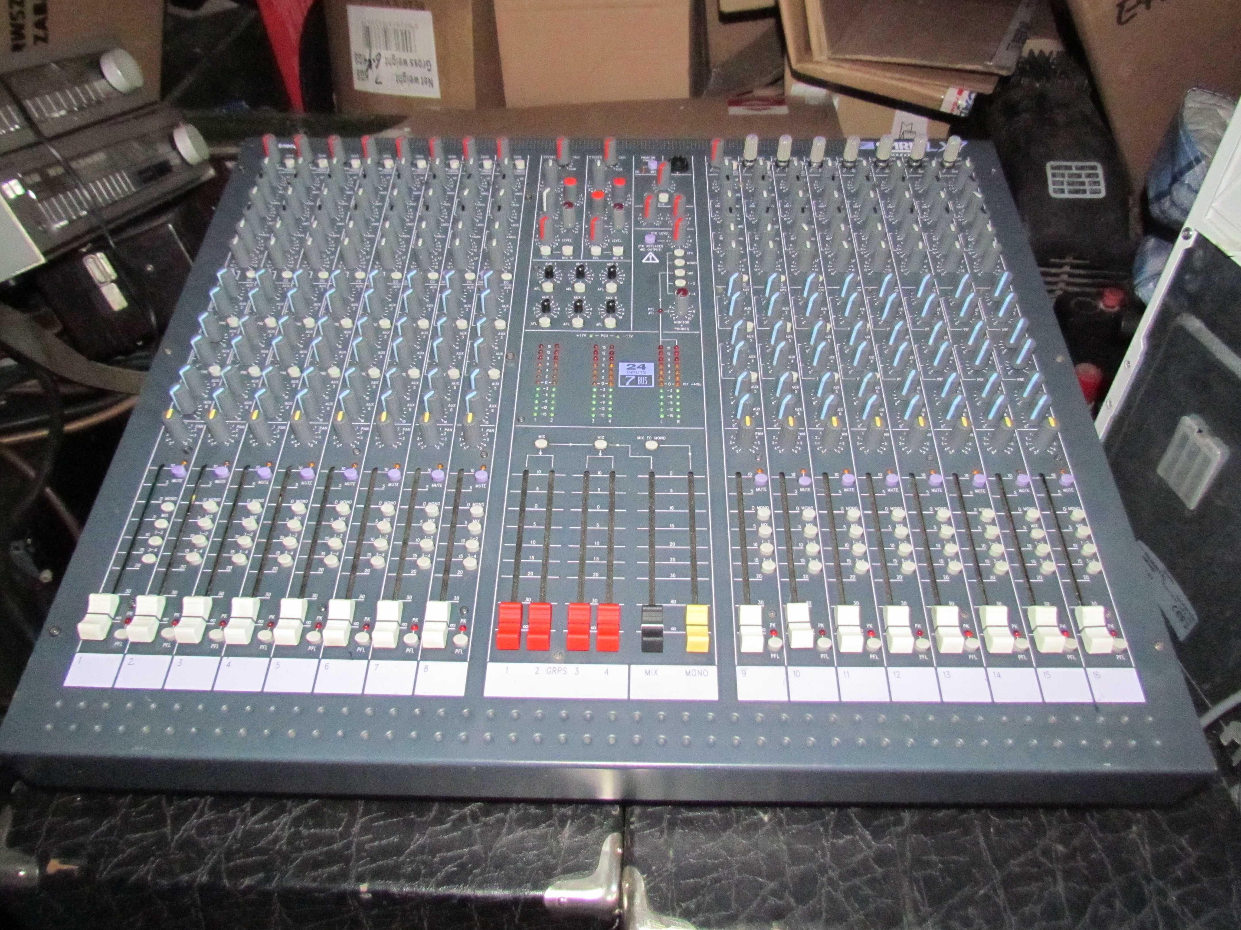 Mixer Soundcraft Spirit LX7