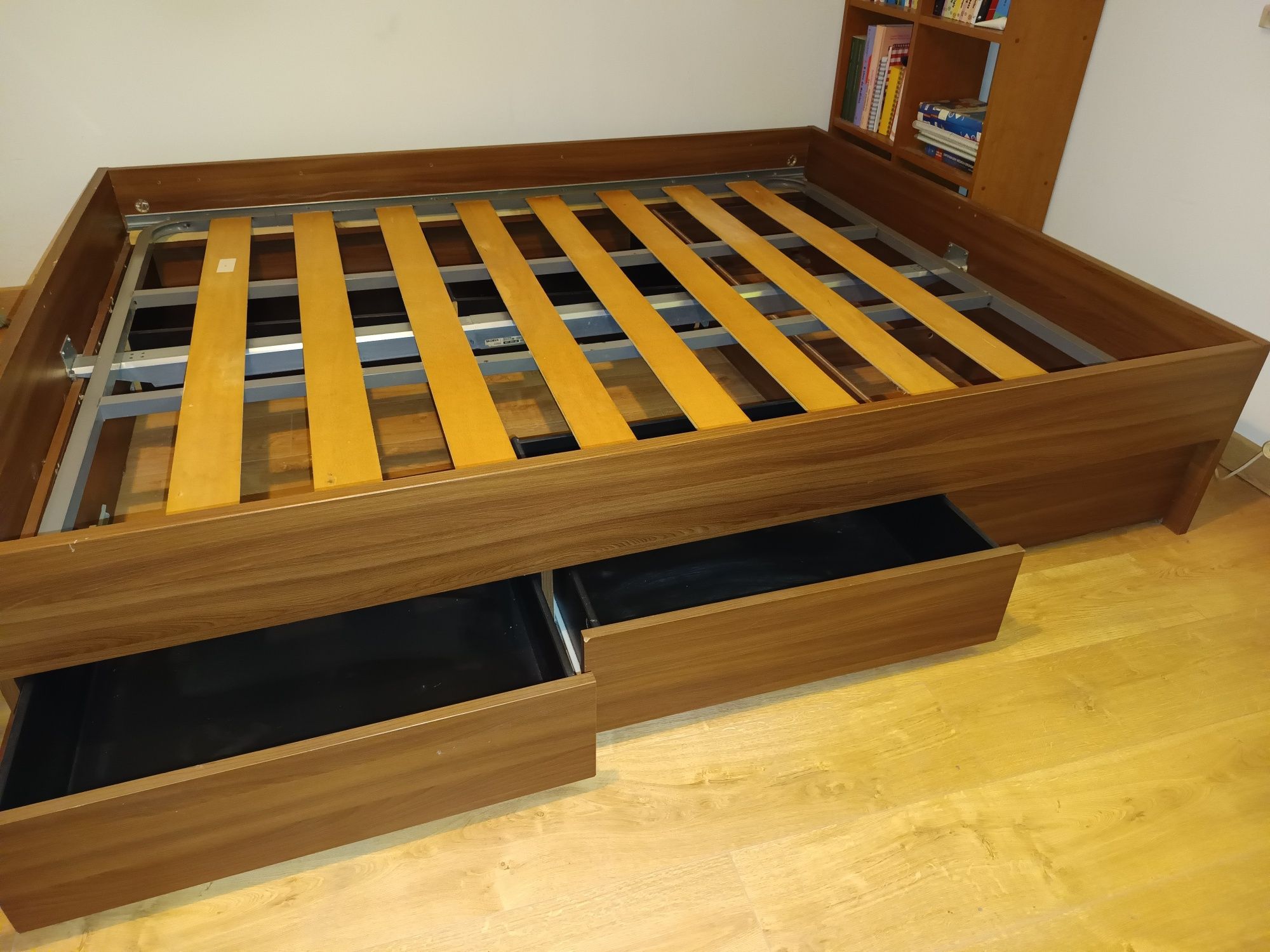 Cama de casal completa com 4 gavetoēs venda urgente