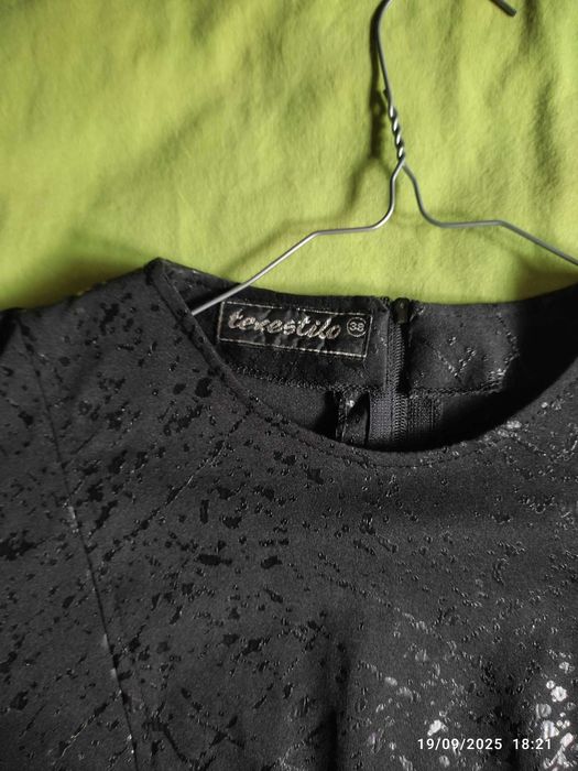 Blusa preta brilhante  de cerimónia tamanho  38