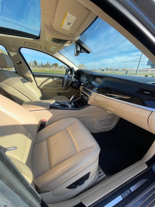 Автомобіль BMW 5 2012 року