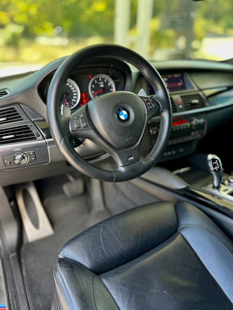 BMW X5M 2011 official