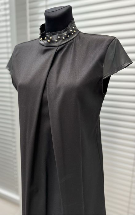 Imperial sukienka mała czarna z ozdobna stójką M