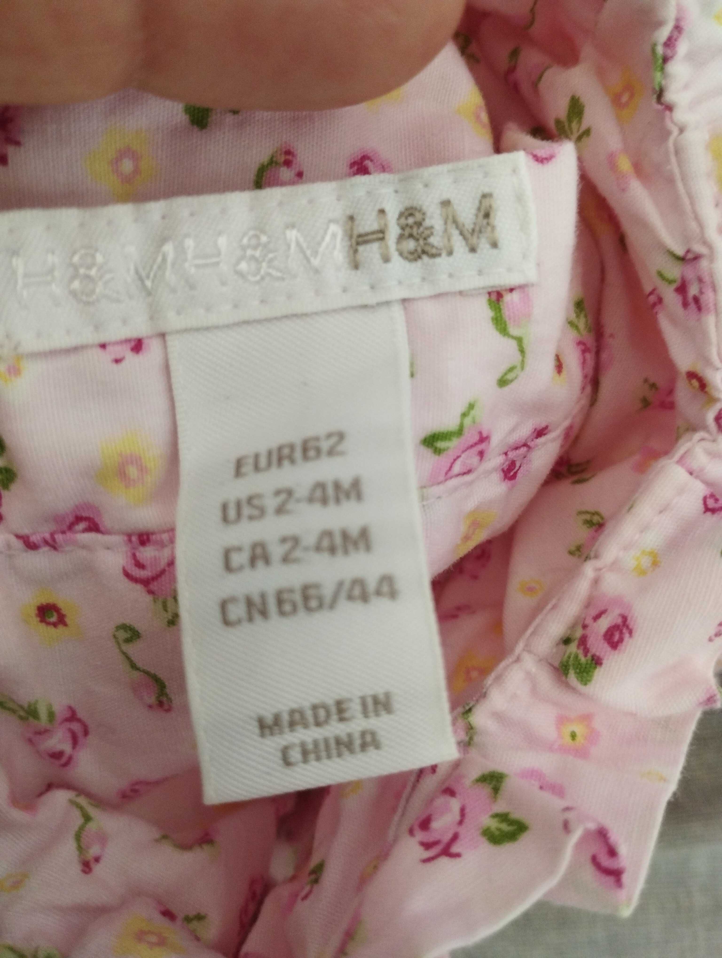 vestido rosa com flores para bebé