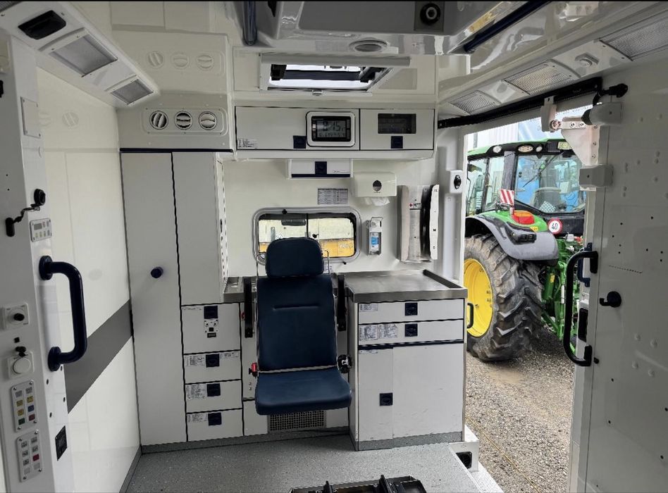 Mercedes - Benz. Sprinter 519 CDI. 4x4. Kamper. Karetka. Ambulans.