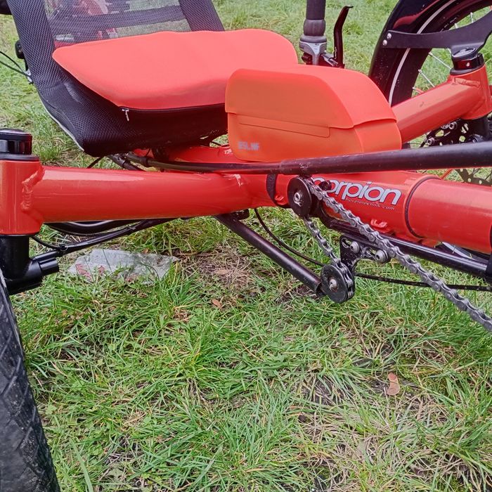 Rower poziomy trójkołowy