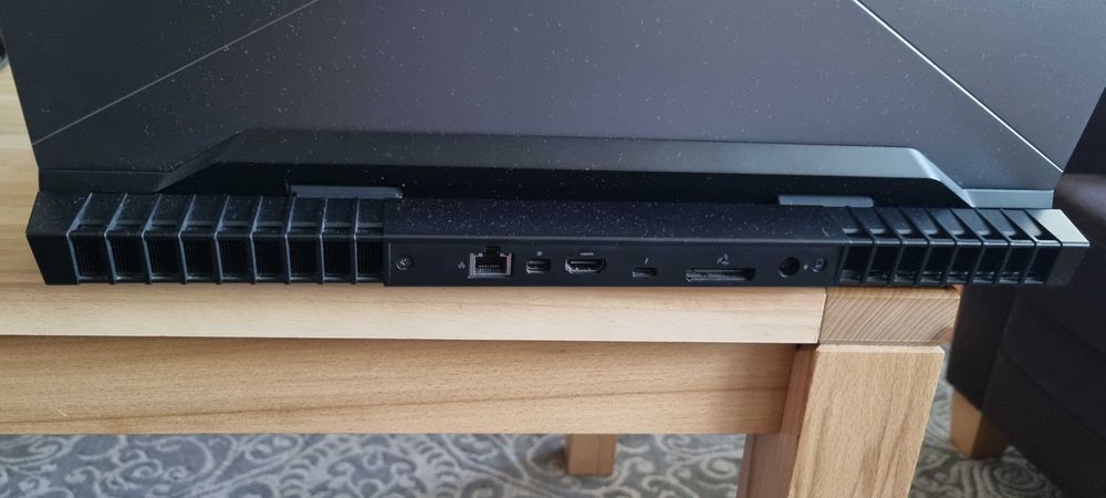 Laptop DELL ALIENWARE R4  17,3 i7 32 RAM GeForce 1070 8GB
