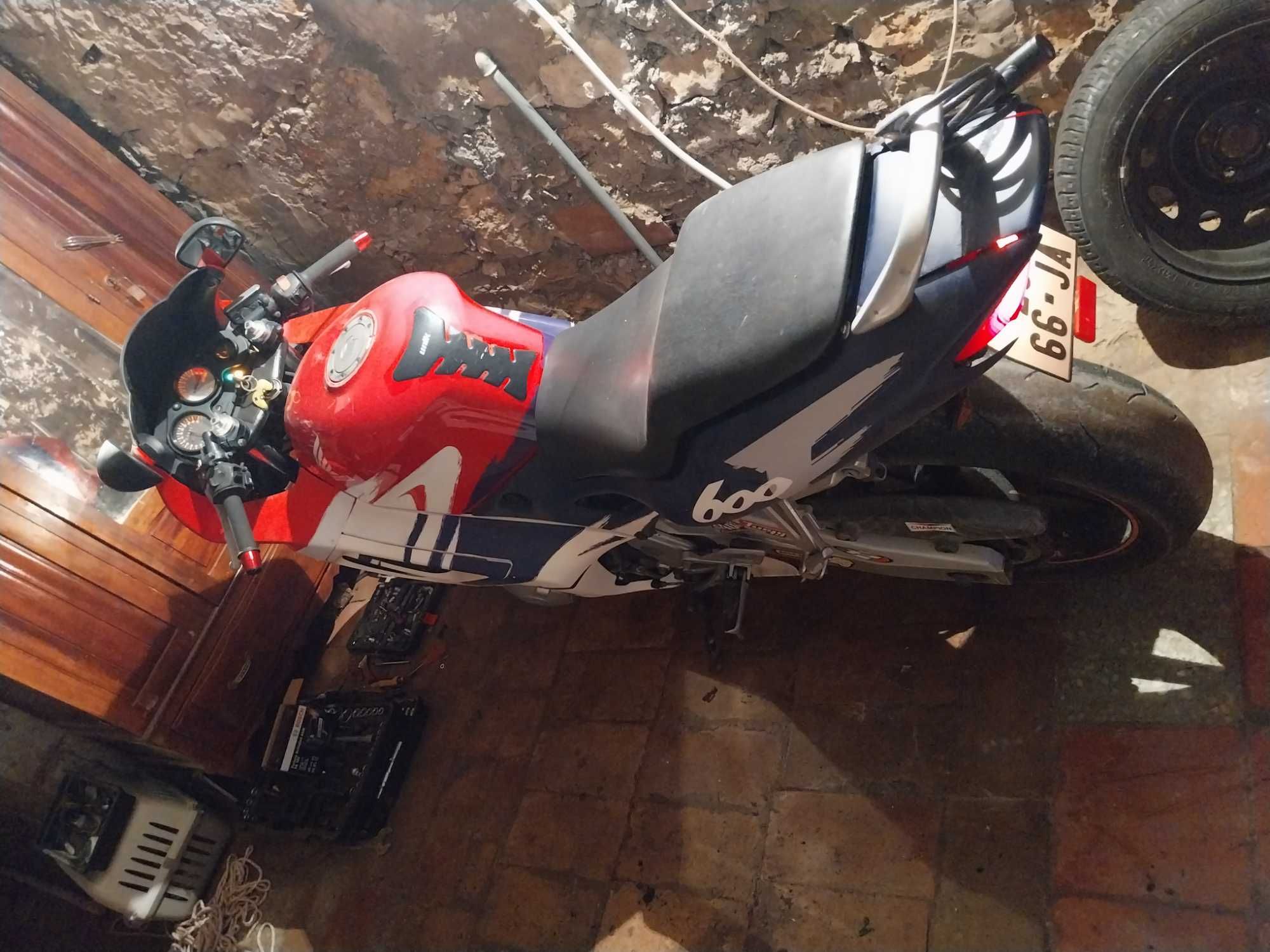 Cbr 600 f3 em boas condições
