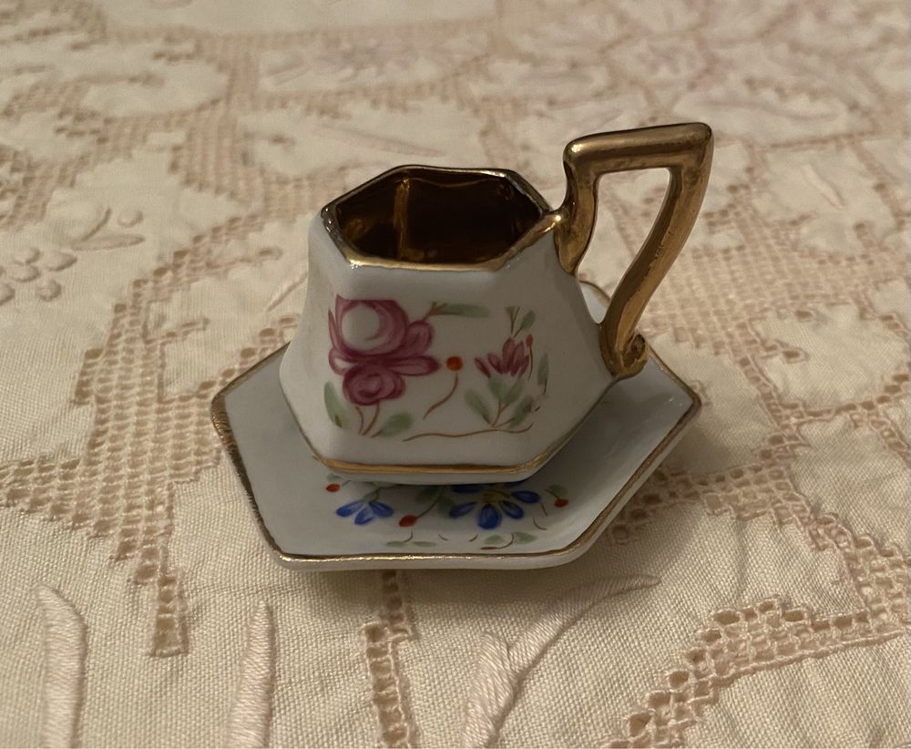 Chávena de coleção em miniatura