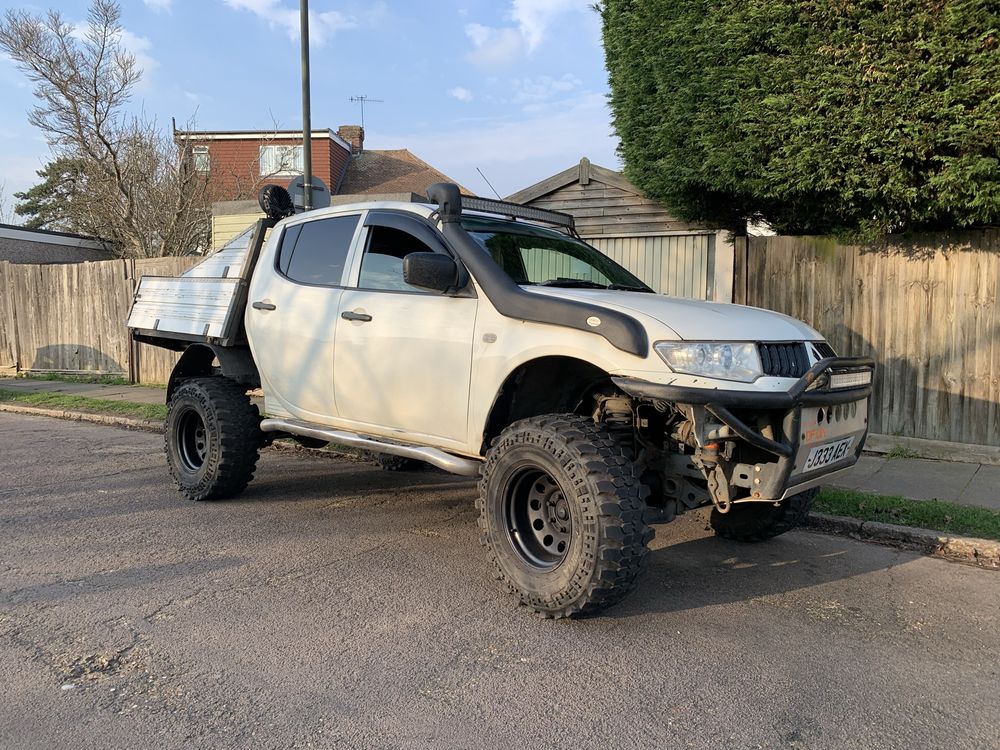 Mitsubishi L200 4x4 ЗСУ джип