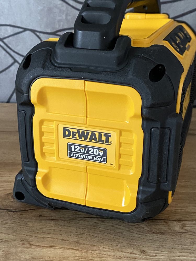 Колонка портативная аккумуляторная Bluetooth DeWALT DCR010