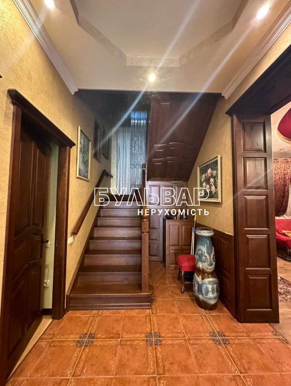 Продам ДОМ 2-х этаж. -  275 м2, Центр, м. Ярослава Мудрого, Пушкинская