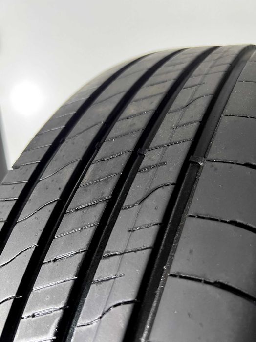 Pneus Goodyear Efficient Grip 2 - 215/65/16 - Como NOVOS