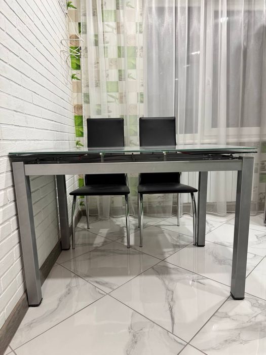 Кухонный стол и стулья