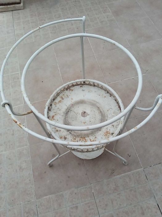 Estrutura de lavatório em ferro Antigo