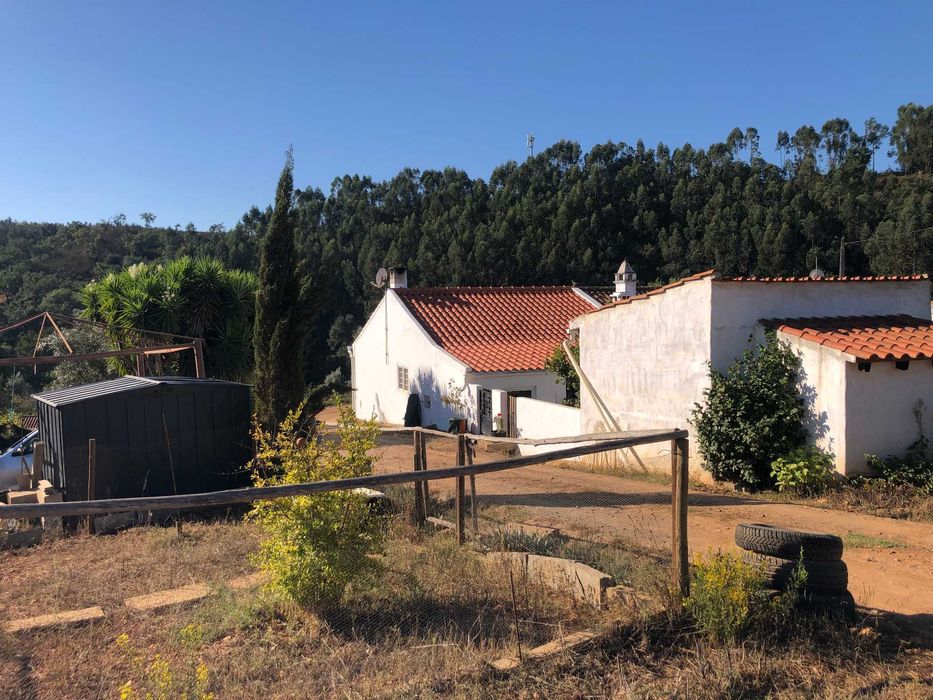 Vende-se Moradia geminada T 2,5 no Alentejo