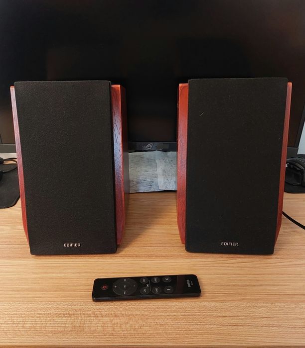 Edifier R1700BTs